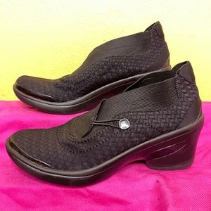New Woman’s Bzeezs Slip on Comfort Shoes in Pristine Condition!